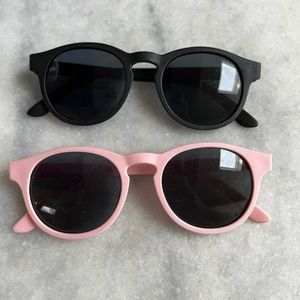 Babiators Keyhole style age 3-5 2 pairs GUC pink and black